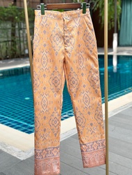 กางเกงผ้าลายไทย เป็นผ้าไหมทอพิเศษพิมพ์ลายไทย สีสวย คมชัดมาก ลายสวยมาก จะใส่เป็นเซต หรือ ใส่ตัวเดียวก็สวยเป๊ะค่ะ [5745]