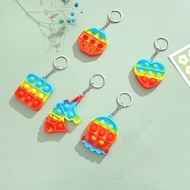 pop it พวงกุญแจ ของเล่นสีสายรุ้งขนาดเล็กมีห่วงห้อย พวงกุญแจ ของเล่นบีบอัด