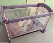Hello Kitty 便攜式嬰兒床