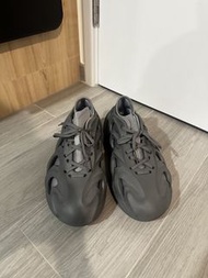 Adidas adiFOM Q 灰色運動鞋