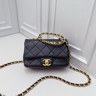 98新Chanel/香奈兒23C新款圓環手柄方胖子 黑金  多種背法，小號芯片款 ，超級重工，超難買。 尺寸：19✖️12✖️6