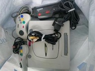 日本Sega Saturn HST-3220 電玩主機內含一片光碟+2個原廠手把+Cobra電玩槍+一條影音端子線 (無