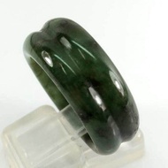 Parichat Jewelry แหวนหยกแท้จากพม่า สีเขียวเนื้อดีลวดลายตำหนิตามธรรมชาติ คละสีคละลาย เลือกคละไซส์ตามขนาดนิ้ว
