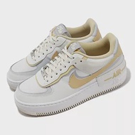 Nike 休閒鞋 Wmns AF1 Shadow 女鞋 白 卡其 奶茶 拼接 皮革 解構 雙勾 DV7449-100