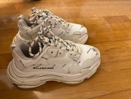balenciaga triple s