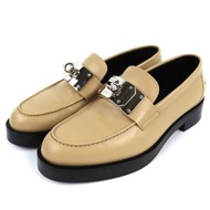 愛馬仕 (HERMES) Hot Kelly 搭扣莫卡辛皮鞋，米色，銀色五金，37.5碼，義大利製造，成色極佳，附原廠鞋盒和防塵袋。