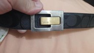 朋友放很久的coach 皮帶扣環是BALLY因為朋友用慣了把它換成這個。皮帶扣過一二次就放衣櫃1000元。看清照片在買