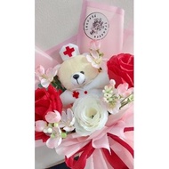 BUKET WISUDA PERAWAT MAGELANG | BUCKET NERS | BUNGA CUSTOM BONEKA NERS