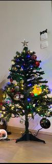 5尺聖誕樹（包相中所有LED 燈串及吊飾波波）