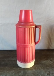 「水銀玻璃內膽」大紅塑膠保溫瓶—古物舊貨、早期民藝、生活懷舊用品收藏