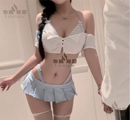 情趣內衣/如觸 趣閣 lustique/校園制服/角色扮演/短裙套裝/百褶裙/貼身顯身形/修身剪裁/露肩設計/鏤空設計/絲襪搭配/純欲風/可愛風/甜美風格/高級感/青春氣質/情侶互動/私密氛圍/夜晚情