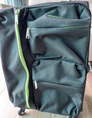 Pierre Cardin 20吋行李箱/登機箱 (黑x綠) - 內外乾淨/拉鍊順滑 /加寬伸展層