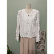 Women's white long-sleeved v-neck shirt size m a84