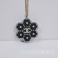 Chanel淺藍色底山茶花造型銀色雙C樹脂墜飾項鍊