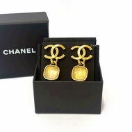 Chanel耳環復古金logo垂吊方鑽針式耳環