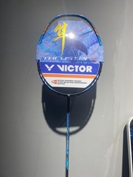 VICTOR（勝利體育） 經典的進攻型羽球拍 TK-F 隼（THRUSTER F）