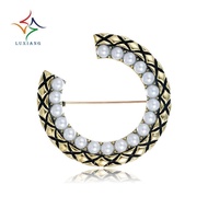 Retro Court Simulated Pearl Brooch Pin for Women Elegant Initial Letter Corsage