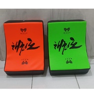 Move Sport Curved kick target / kick target (Taekwondo, Silat, MuayThai, etc.)