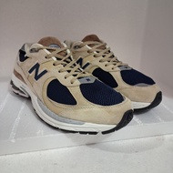 sepatu sneakers NB 2002R second size 45