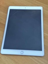 新淨冇花冇凹 Apple IPad 8 128GB WiFi 銀色 連apple pencil 1