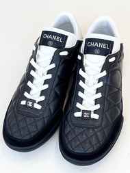 近全新! Chanel 經典菱格紋小羊皮拼接麂皮運動休閒足球鞋(38碼)