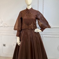 EXCLUSIVE MAHOGANY ORGANDI BISHOP