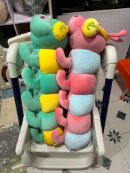 Gấu Bông Gối Ôm Sâu Đeo Tai Nghe (Size 70cm) Vải miniso Mềm Mịn.