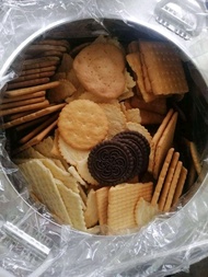 Rebisco assorted biscuits in can 2kg.