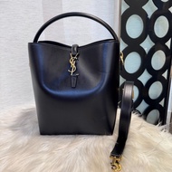 ［櫃價近10萬］YSL LE37 黑牛皮手提斜背水桶包