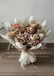 鈔票花 / 永生花 / 摺錢花 /香皂花 / 銀紙花 / 番梘花 / 乾花 / 玫瑰花 / 玫瑰熊 / 拉錢氣球 / 自訂花束 / 花盒 /唯一的愛 / 我只寵你一個 / 小王子 / 波波花束 / 波