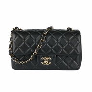 鑒定師的收藏｜香奈兒 CF Mini 20 迷你口蓋包 黑色金釦 晶片款・CHANEL Classic Flap【 小尺寸、大經典 】