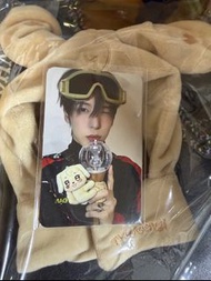 Ateez yunho手燈套帶圖中小卡
