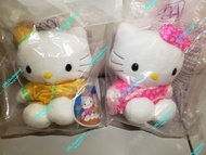 💞 1999年「中國篇」💘 1999年「戀愛麥語」系列一對對 (不散賣) Hello Kitty002 麥當勞 McDonald'sHello Kitty ＆ Daniel 毛公仔最適合做 🎄🎅🏼 聖誕禮物 🎁絕版 經典 珍藏100% 全新 未拆袋100% 超靚❗保存得極好❗👍🏻[  有意者請 PM 私訊 出價 😊  ]除價高者得外，祇賣給有禮、有誠意者 🙏🏻不議價❗不面交❗疫情下😷衹限📦順豐到付❗[  運費由買家負責  ]🈷️🈶️🈺️