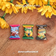 MINIATURE 1:12 SNACK CHIPS MICIN (1.9 x 2.7 x 0.8 cm) JETZ CHIKI KRIP KRIP NENDOROID FOOD SHF FIGMA