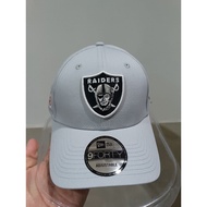 new era 940 Emb Front Logo Lasrai Caps - Gray