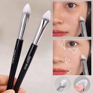 B-24🌟แปรงแต่งหน้า ทรงสามเหลี่ยม ปกปิดรอยคล้ํา ลงรองพื้น คอนซีลเลอร์ ขนแปรงนุ่ม ไม่ทำร้ายผิว