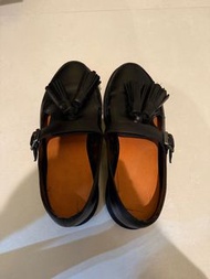 Dr. Martens 黑色流蘇皮鞋