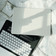 Crocodile texture design case compatible for MacBook M4 2025 A3240 A3241 Air 13 A2681 M2 2022 13.6 i
