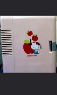 Hello Kitty 冷暖迷你雪櫃，可保温或冷凍，可存放美容產品，可放大約16罐汽水，85新，正常運作