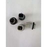 UNIVERSAL T10 158 BULB SOCKET