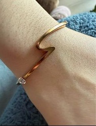 Agnes b 金色帶礸開口手環 手鐲 手鈪