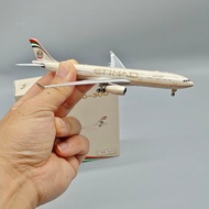 Etihad Airlines Airbus A330-300 Diecast display model 1/400 Brand Phoenix A330 MLE HOBBY