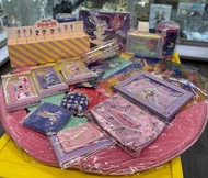 我係小忌廉 週邊產品 金屬扣章盲盒 口罩套 砌圖 Poster 保溫袋 水杯 卡片套 化妝袋 絲巾 TOTE BAG 地毯 ipad iphone case 旺角信和舖