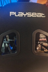 Playseat  Challenge 賽車支架椅 over 90% new ， fanatec moza thrustmaster simagic