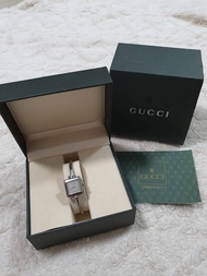 GUCCI 1900 L ของแท้ รุ่นยอดฮิต ทรงกำไร อุปกรณ์ครบ สภาพใหม่มาก