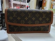 LV 手拿包