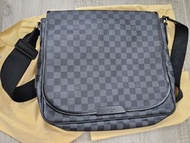 LV 郵差大斜孭袋 肩背袋 黑灰格仔款