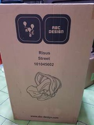 ABC DESIGN Risus 汽座/灰+ 轉接器 可小議