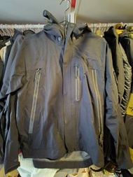 Size M Nikelab Nike Gore-Tex Jacket Size M 新舊如圖 原價$3xxx 現放$900 順豐到付