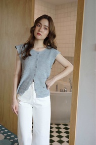 urban apparels | lois knitted sleeveless เสื้อผ้านิดแขนกุด